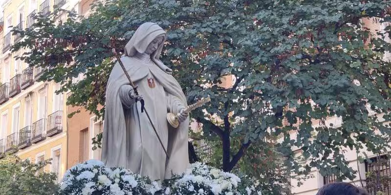 Imagen de la beata Mariana de Jesús en procesión