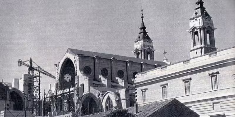 Historia de la catedral de la Almudena 9 Obras de construcción de la catedral de la Almudena en la década de 1960. Fuente: Archidiocésis de Madrid
